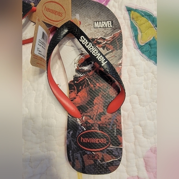 NWT Havaiana Men\'s Marvel Flip Flops, Size 6/7
